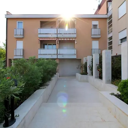 Apartment Klimatisierte Vojka In Altstadtnaehe